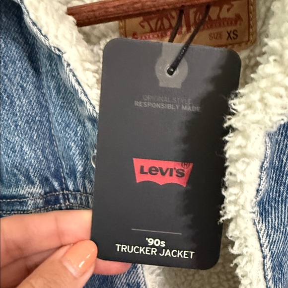 Levi's Light Blue Denim Trucker Jacket with Cream Sherpa - Picture 2 of 3